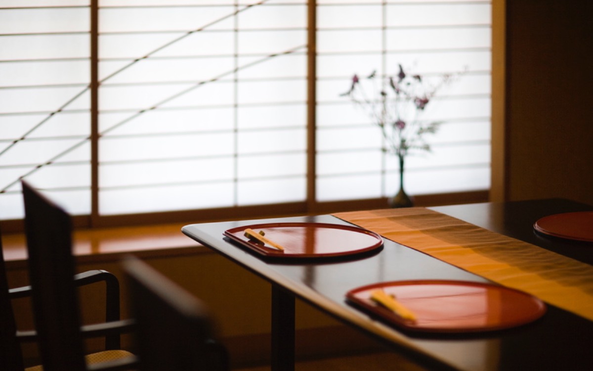 Private room with shoji screens and ikebana at Ryori Chaya Mange