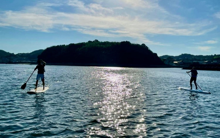 Guests enjoying SUP (stand-up paddleboarding)