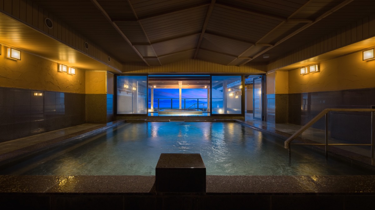 Kazasumi-no-yu open-air bath at dusk