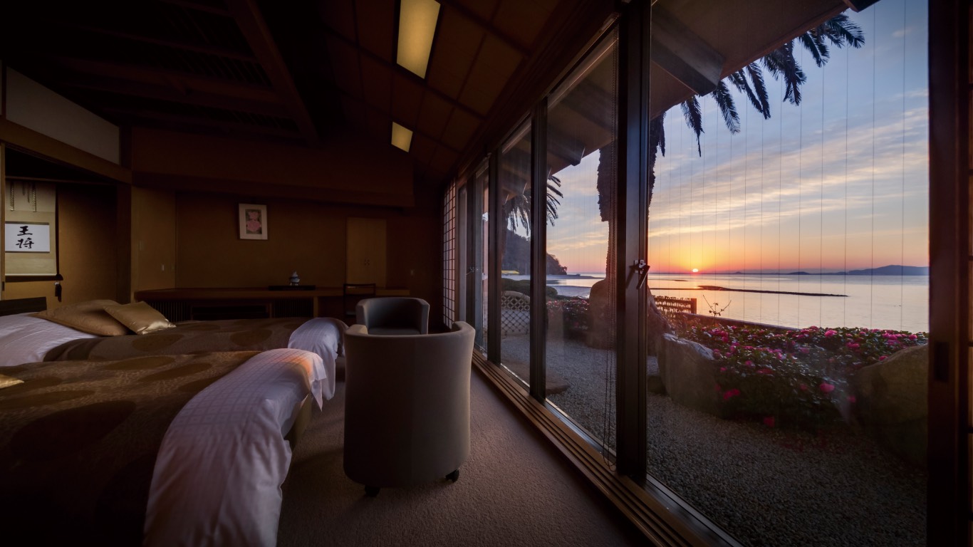 Guest Rooms at Nishiura Onsen, Gamagori, Aichi (Suites with Open-Air Baths)